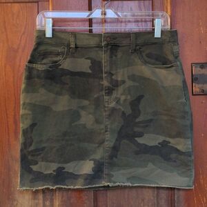 2 for $20 Hollister Green Camouflage Distressed Ultra High-Rise Mini-Skirt Sz 9